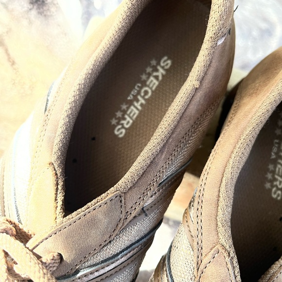Comfy and Cute Skechers everyday shoes. - Picture 2 of 8